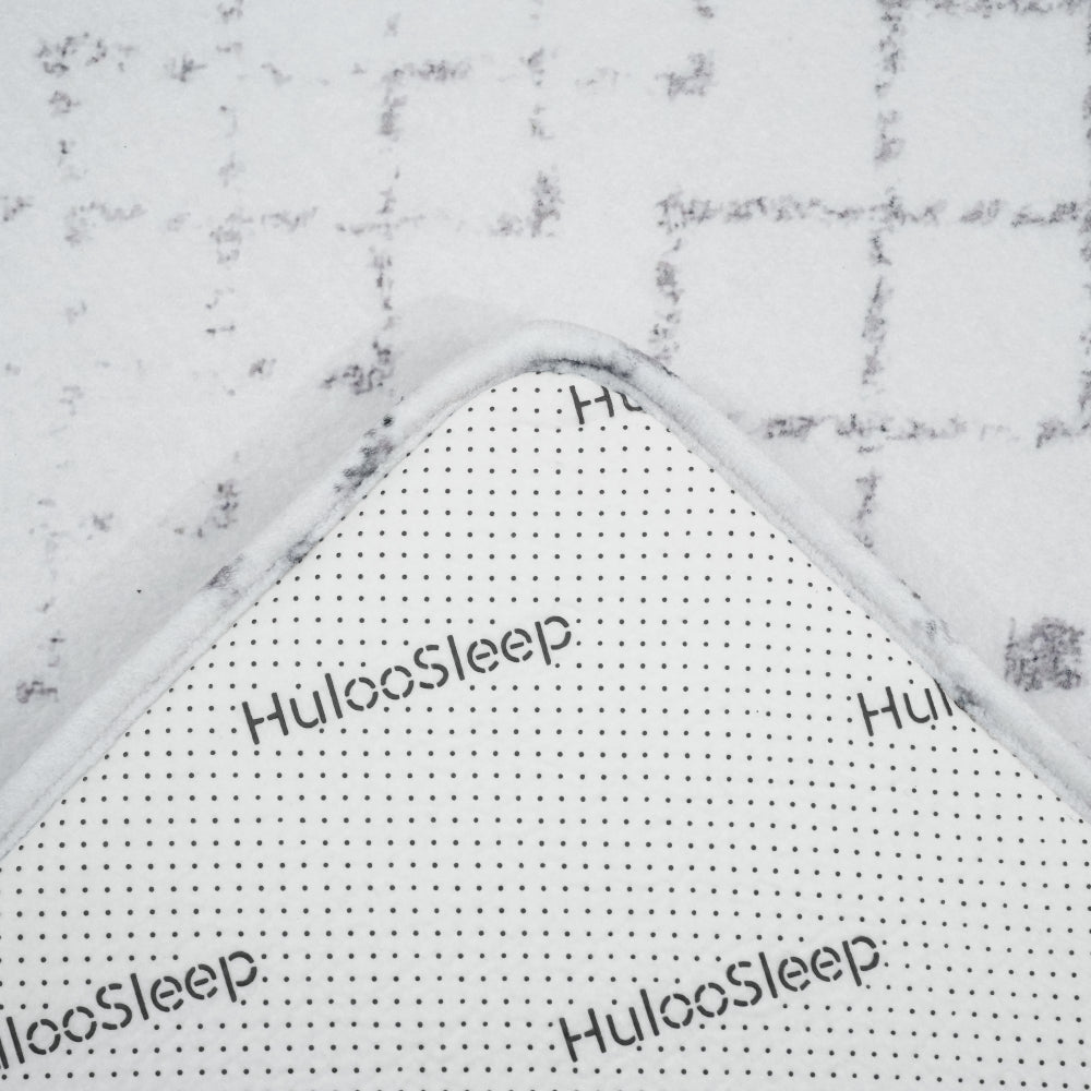 non-slip bottom on Huloosleep nomad diamond shag sand charcoal baby mat